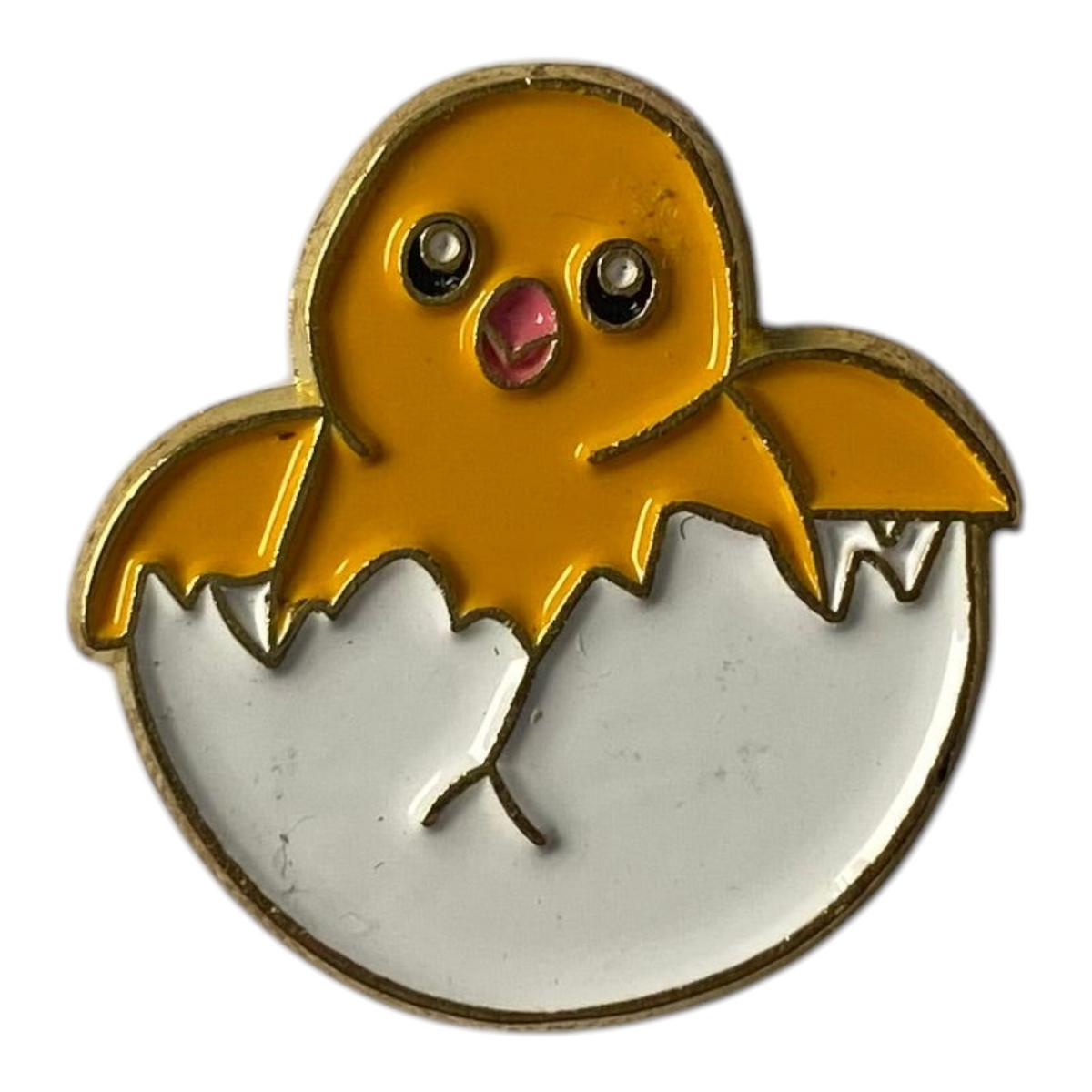 Pinkgul.no decorative metal sticker featuring a cute yellow chick hatching from a white eggshell