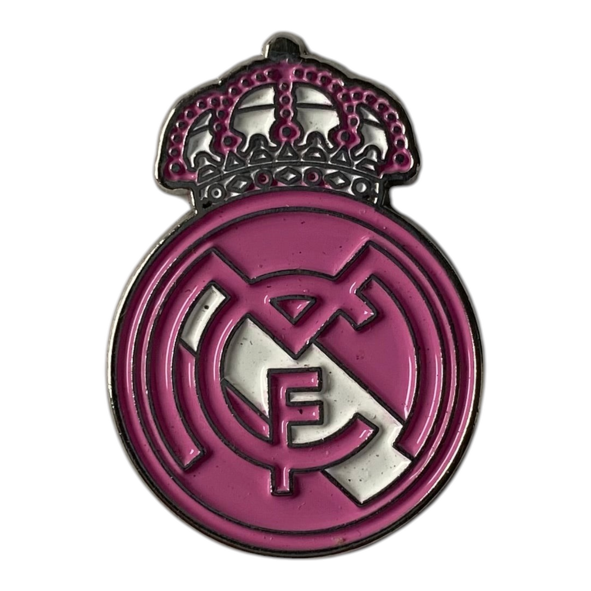 Pinkgul.no decorative metal sticker featuring the Real Madrid logo in pink and silver with a raised crown design.