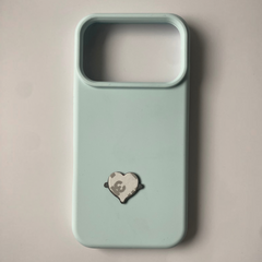 Pinkgul.no decorative heart-shaped metal sticker applied to a light blue smartphone case