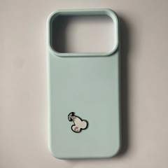 Pinkgul.no decorative metal sticker with a raised design applied to a light blue smartphone case
