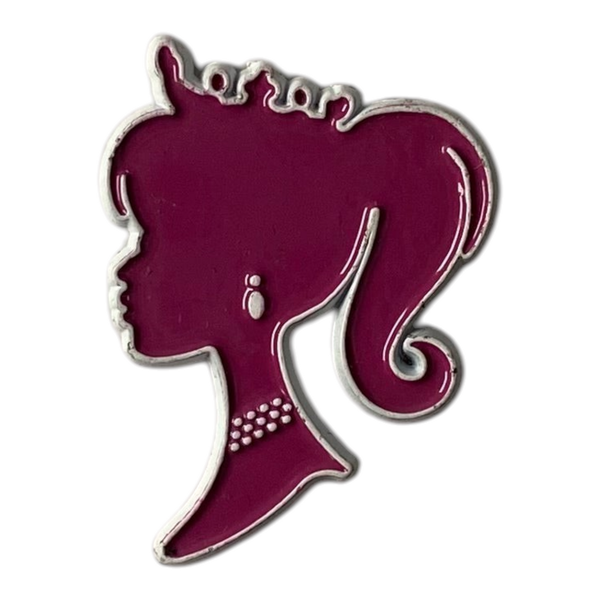 Pinkgul.no decorative metal sticker featuring a dark pink silhouette of a woman with a ponytail and crown