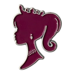 Pinkgul.no decorative metal sticker featuring a dark pink silhouette of a woman with a ponytail and crown