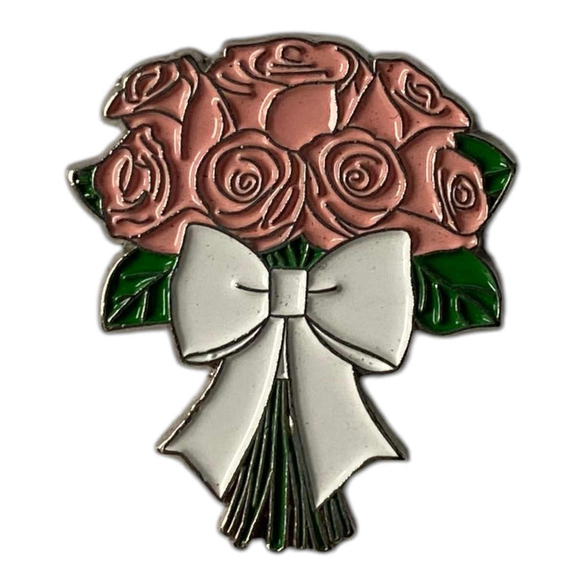 Pinkgul.no decorative metal sticker featuring a bouquet of pink roses with green leaves and a white bow