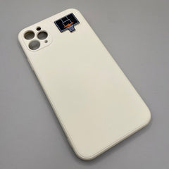 Pinkgul.no decorative metal basketball hoop sticker applied to a cream-colored smartphone case