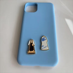Pinkgul.no decorative metal sticker featuring a traditional Norwegian bunad dress design on a light blue phone case.