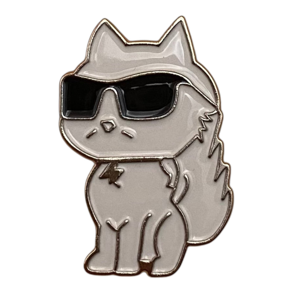 Pinkgul.no decorative metal sticker featuring a cute cat wearing black sunglasses with a raised design.