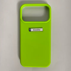 Pinkgul.no Emilie decorative metal sticker applied to a bright neon green phone case