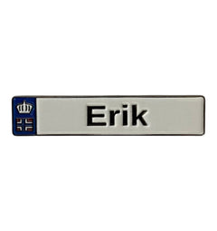 Pinkgul.no Erik decorative metal sticker with a white surface, black text, and a small blue crown emblem