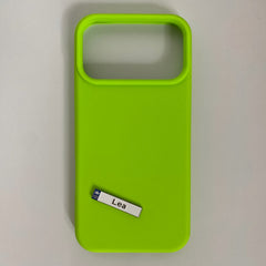 Pinkgul.no Lea decorative metal sticker with raised design applied to a bright lime green smartphone case