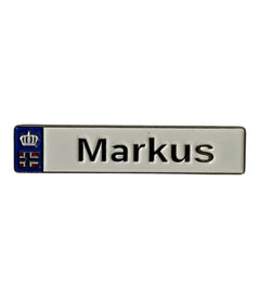 Pinkgul.no Markus decorative metal sticker with a crown logo and name text for smooth surfaces