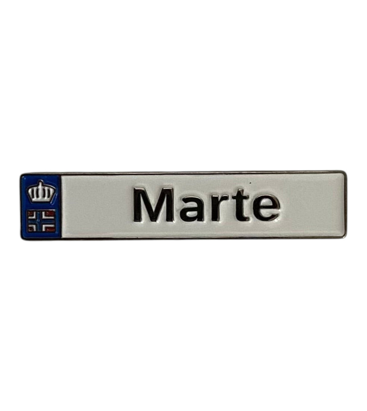 Pinkgul.no Marte decorative metal sticker with a white surface, black text, and a small blue crown emblem.