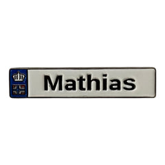 Pinkgul.no Mathias decorative metal sticker with a silver finish, blue crown emblem, and strong adhesive backing.