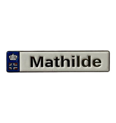 Pinkgul.no Mathilde decorative metal sticker with a raised design and crown emblem for smooth surfaces