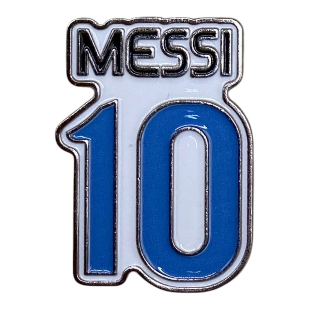 Pinkgul.no decorative metal sticker featuring the name Messi and the number 10 in blue and white enamel finish.