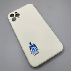 Pinkgul.no decorative metal sticker of Lionel Messi in an Argentina jersey applied to a white smartphone case