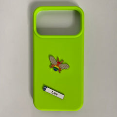 Pinkgul.no decorative metal bee sticker and name tag Lea attached to a bright neon green smartphone case