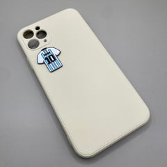 Pinkgul.no decorative metal sticker shaped like a blue and white number 10 football jersey on a beige phone case