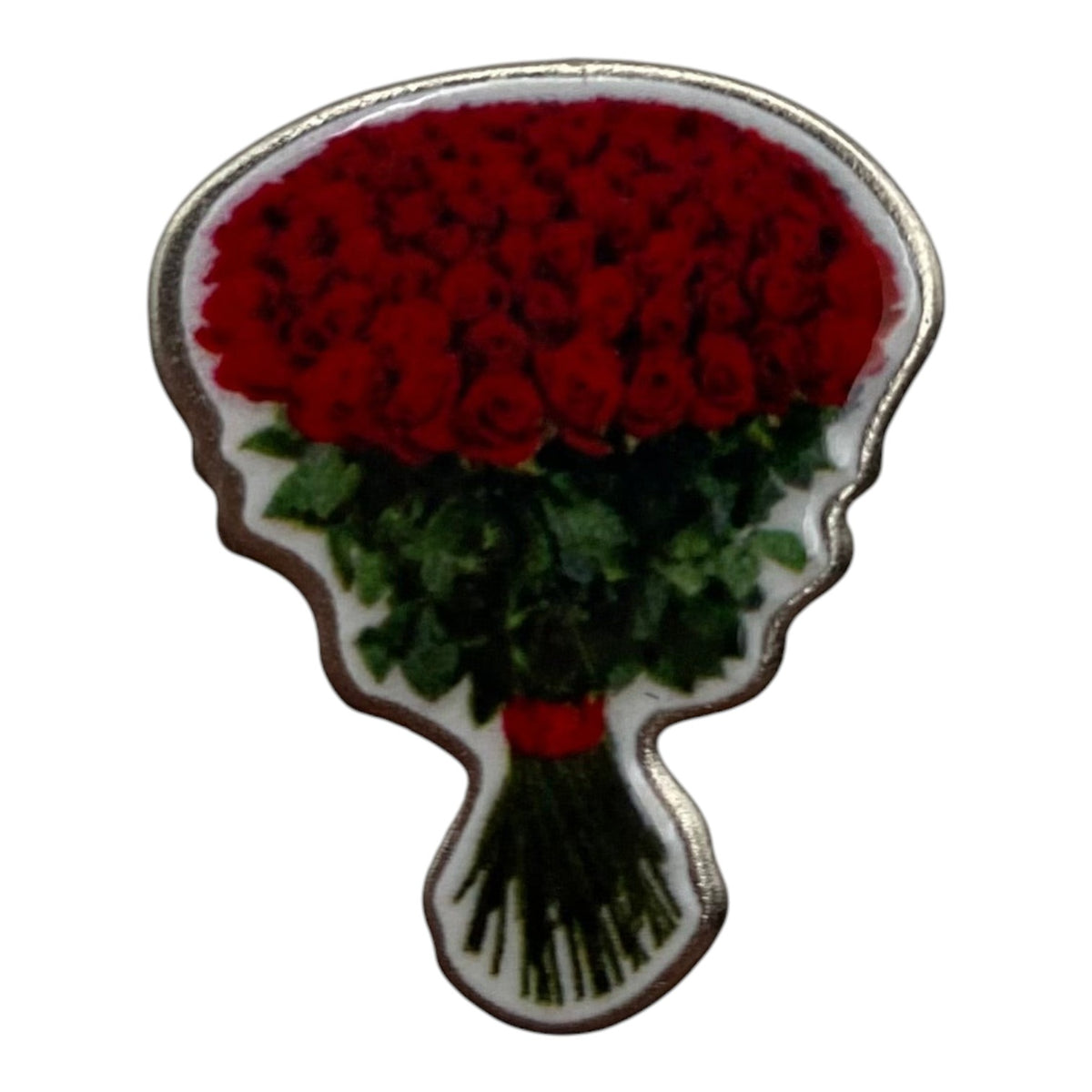 Pinkgul.no decorative metal sticker featuring a detailed bouquet of red roses with green leaves and a red ribbon.