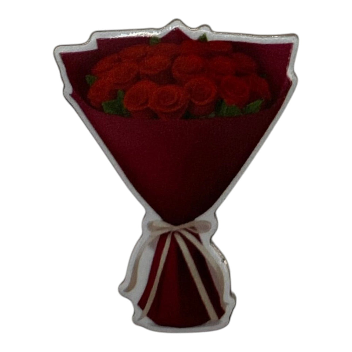 Pinkgul.no decorative metal sticker featuring a bouquet of red roses wrapped in dark red paper with a ribbon.