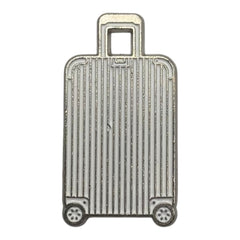 Pinkgul.no decorative silver metal suitcase sticker with a raised, detailed design for electronic devices.