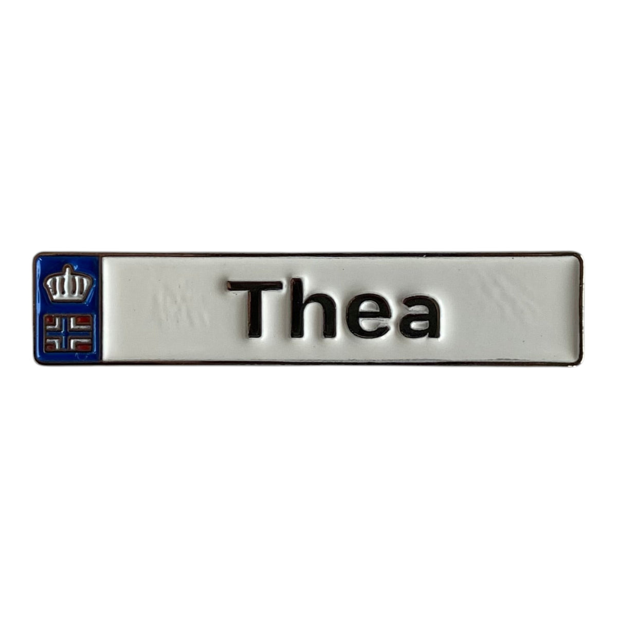 Pinkgul.no Thea decorative metal sticker with a white finish, raised lettering, and a small crown emblem.