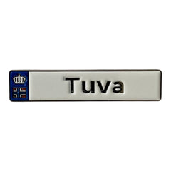 Pinkgul.no Tuva decorative metal sticker with a white background, black text, and a small crown and flag icon.
